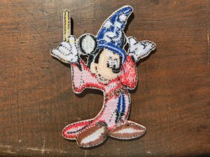 画像2: USA　ディズニー　ミッキーマウス　刺繡ワッペン　アイロンタイプ　未使用 (2)